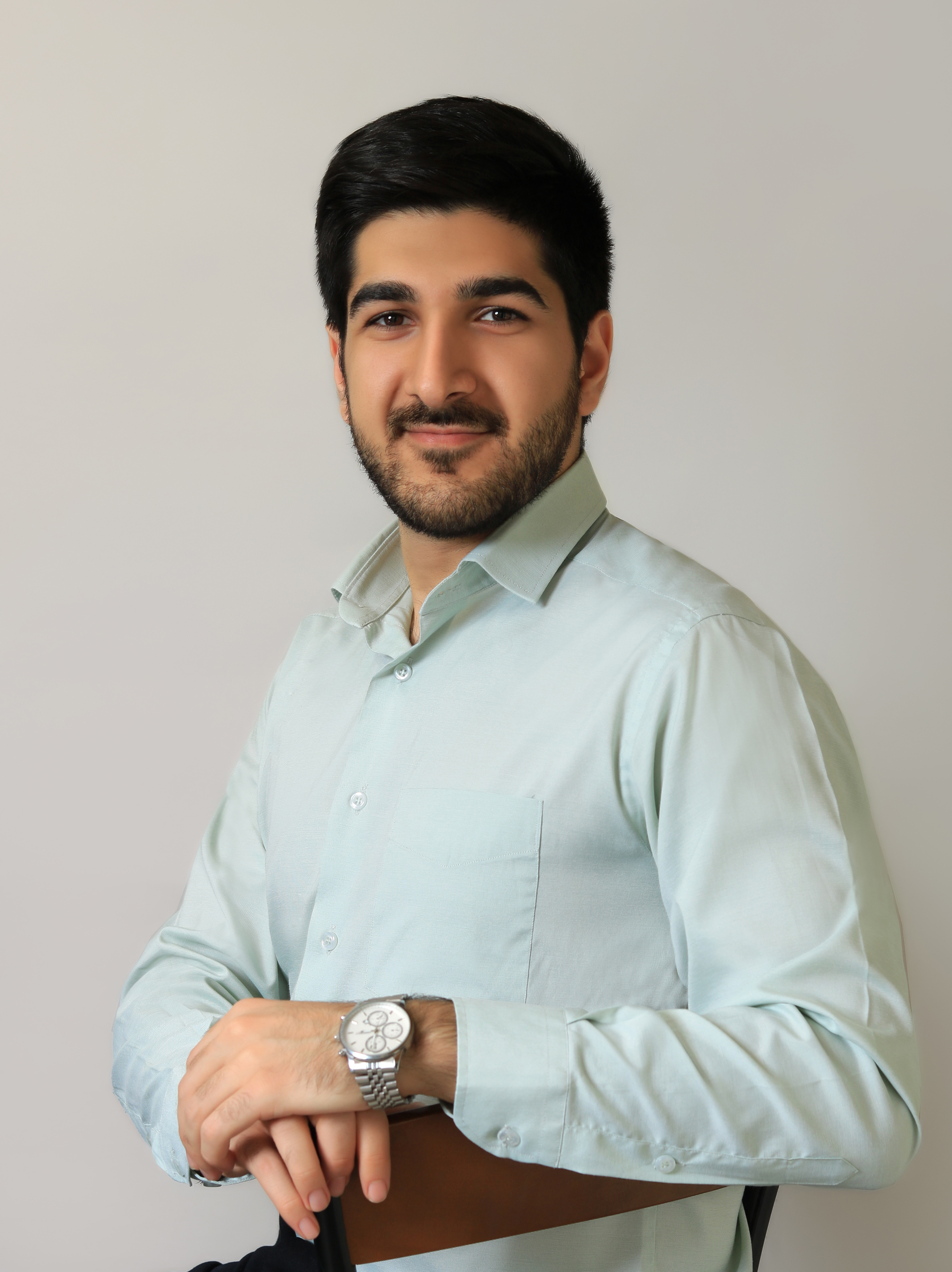 آرشام داوودی Hover